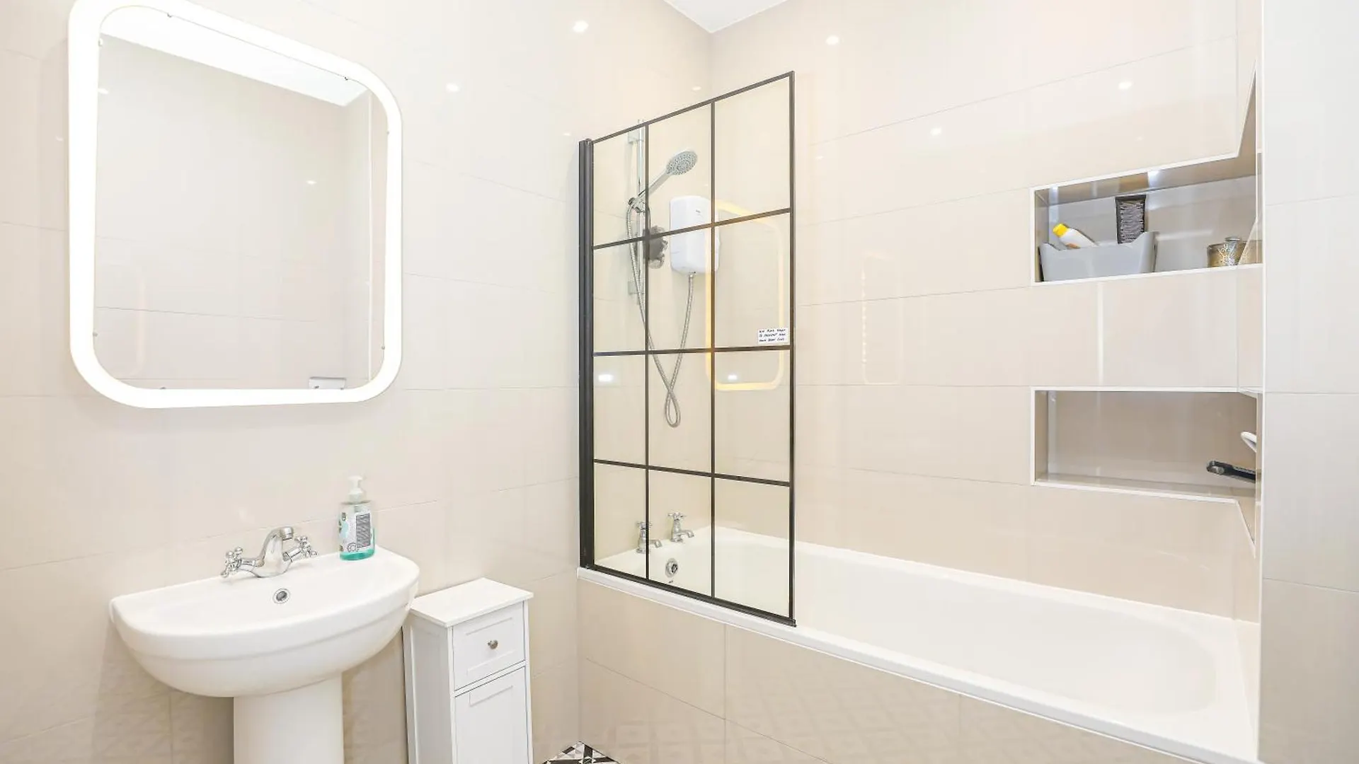3Bed Traditional Edinburgh Apt